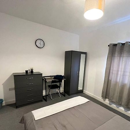 4 Bedroom Terrace House Wellingborough Bagian luar foto