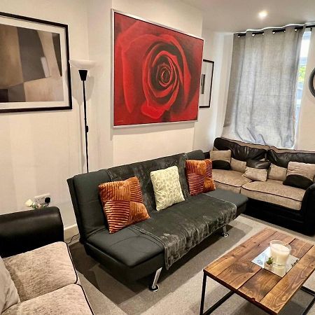 4 Bedroom Terrace House Wellingborough Bagian luar foto