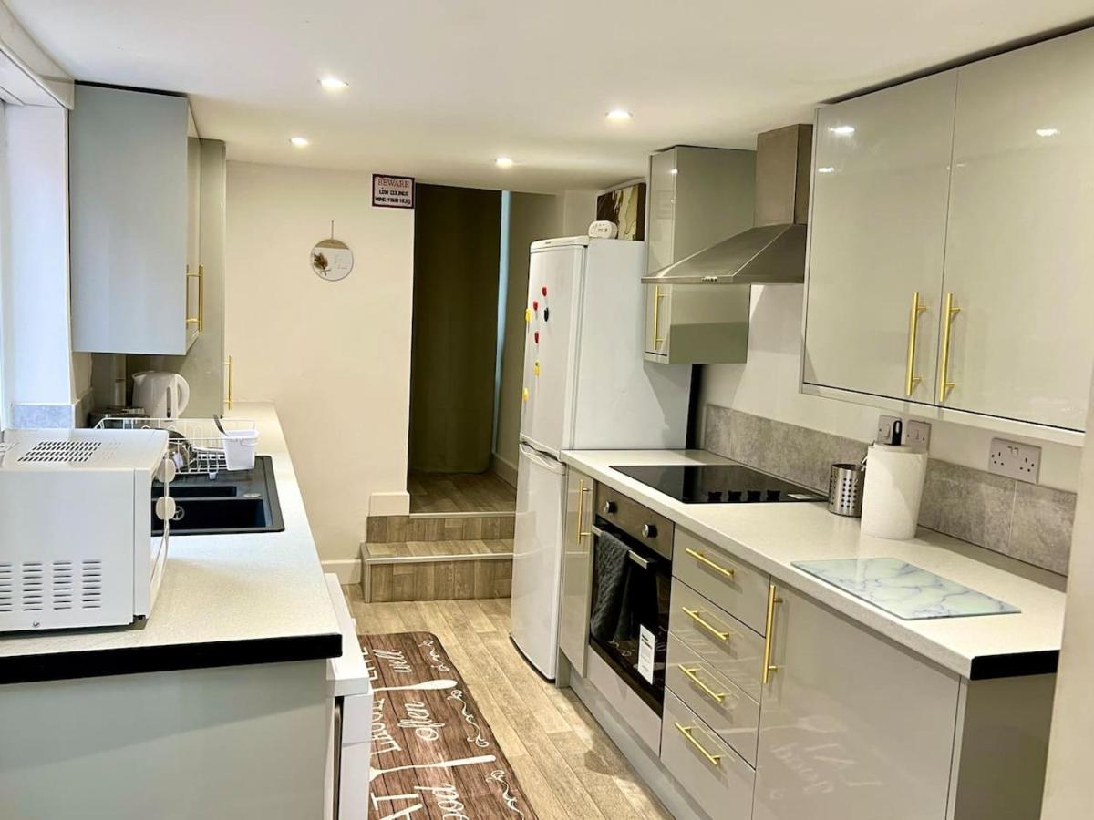 4 Bedroom Terrace House Wellingborough Bagian luar foto