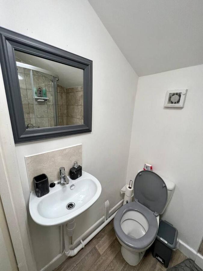 4 Bedroom Terrace House Wellingborough Bagian luar foto