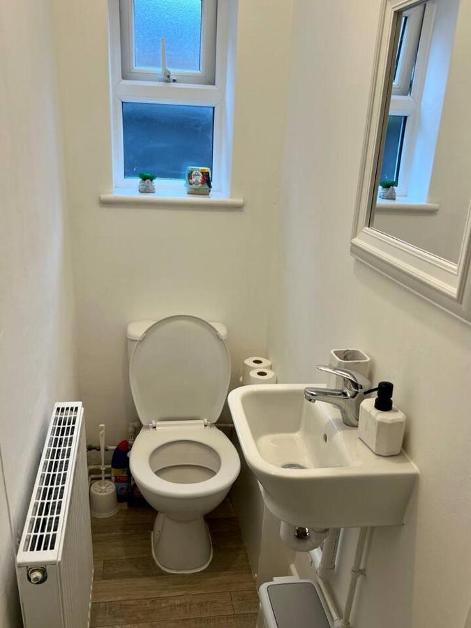 4 Bedroom Terrace House Wellingborough Bagian luar foto