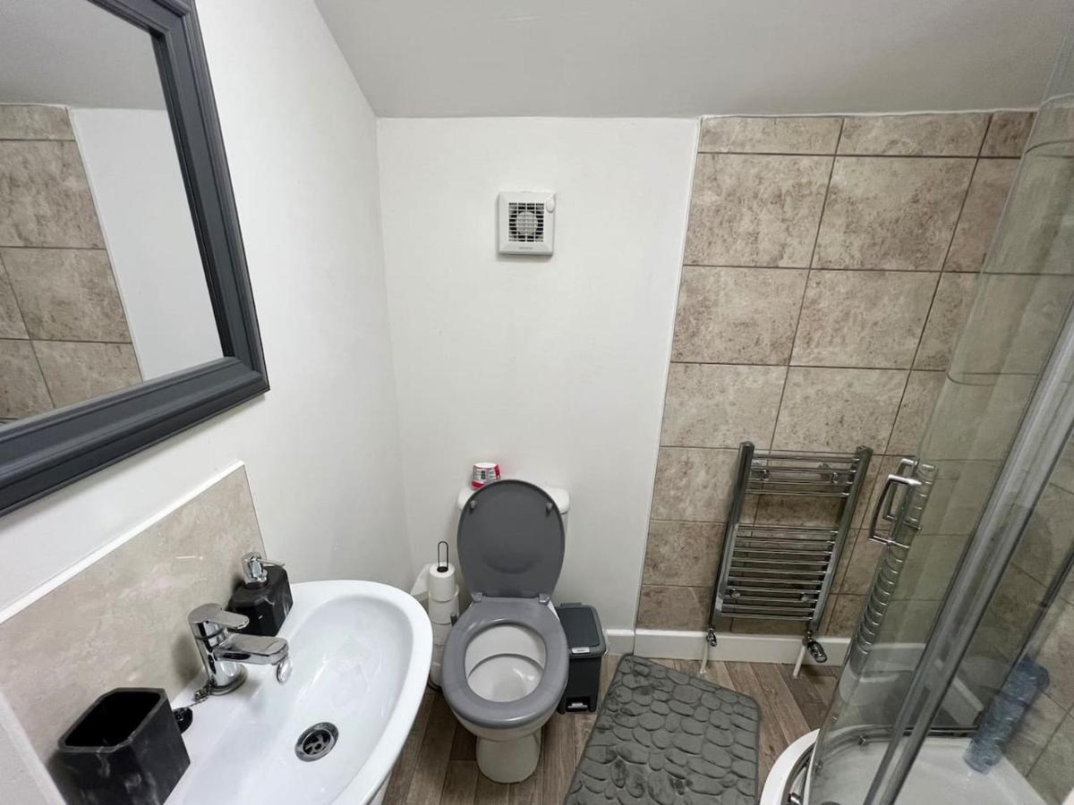 4 Bedroom Terrace House Wellingborough Bagian luar foto