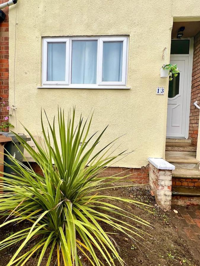 4 Bedroom Terrace House Wellingborough Bagian luar foto