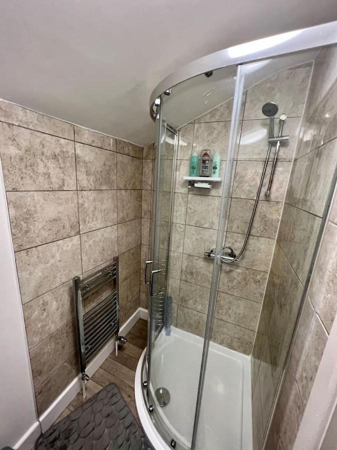 4 Bedroom Terrace House Wellingborough Bagian luar foto