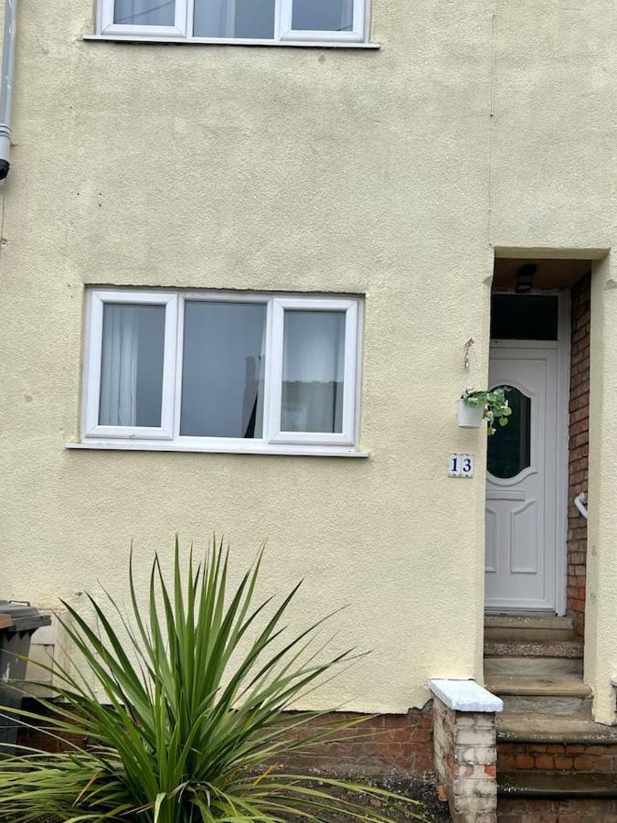 4 Bedroom Terrace House Wellingborough Bagian luar foto