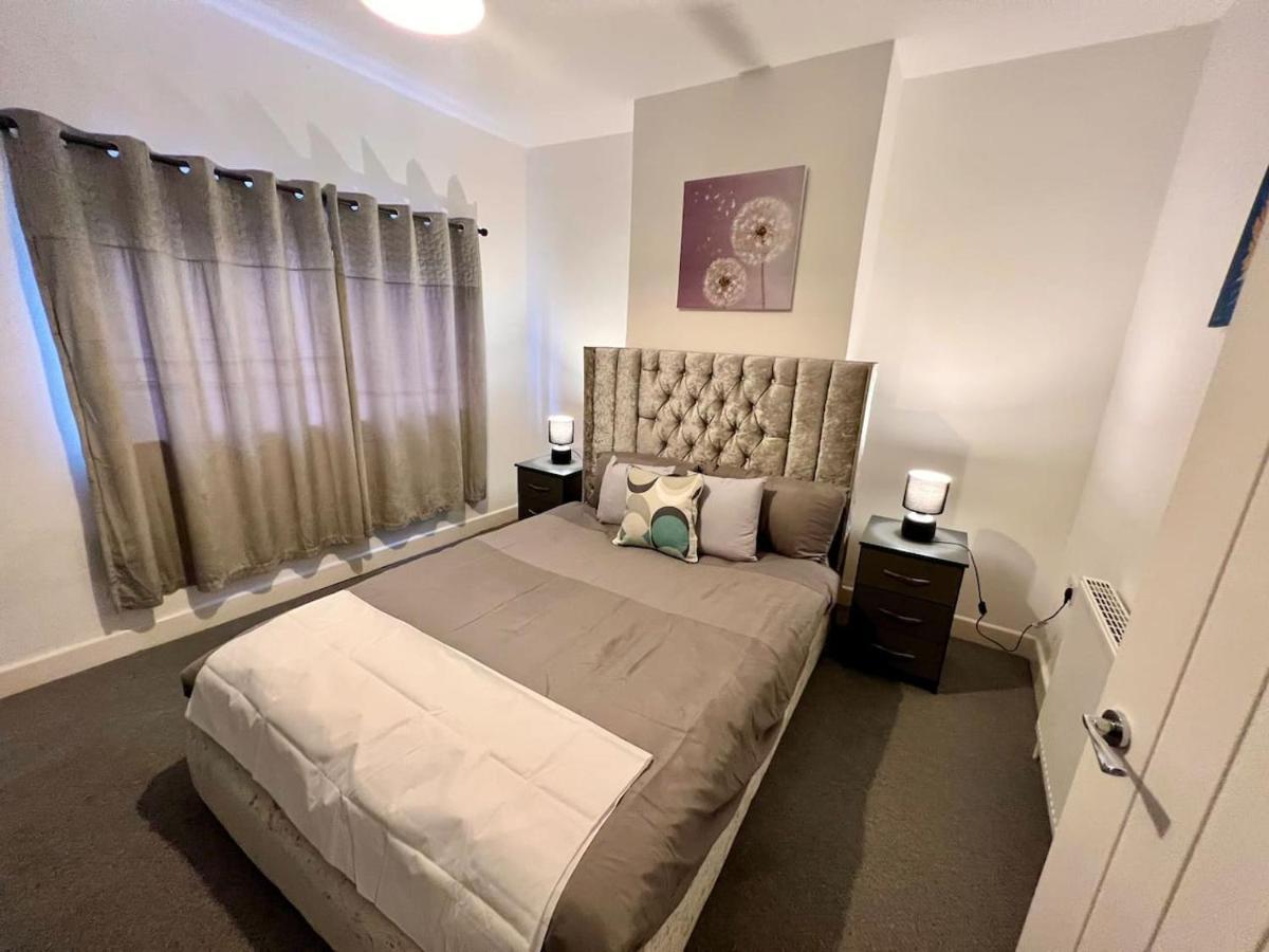 4 Bedroom Terrace House Wellingborough Bagian luar foto