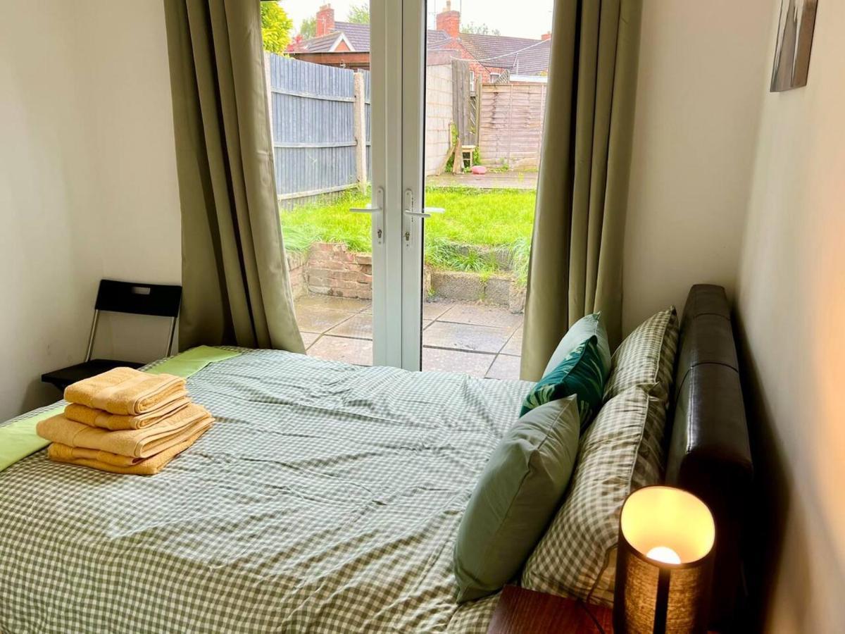 4 Bedroom Terrace House Wellingborough Bagian luar foto