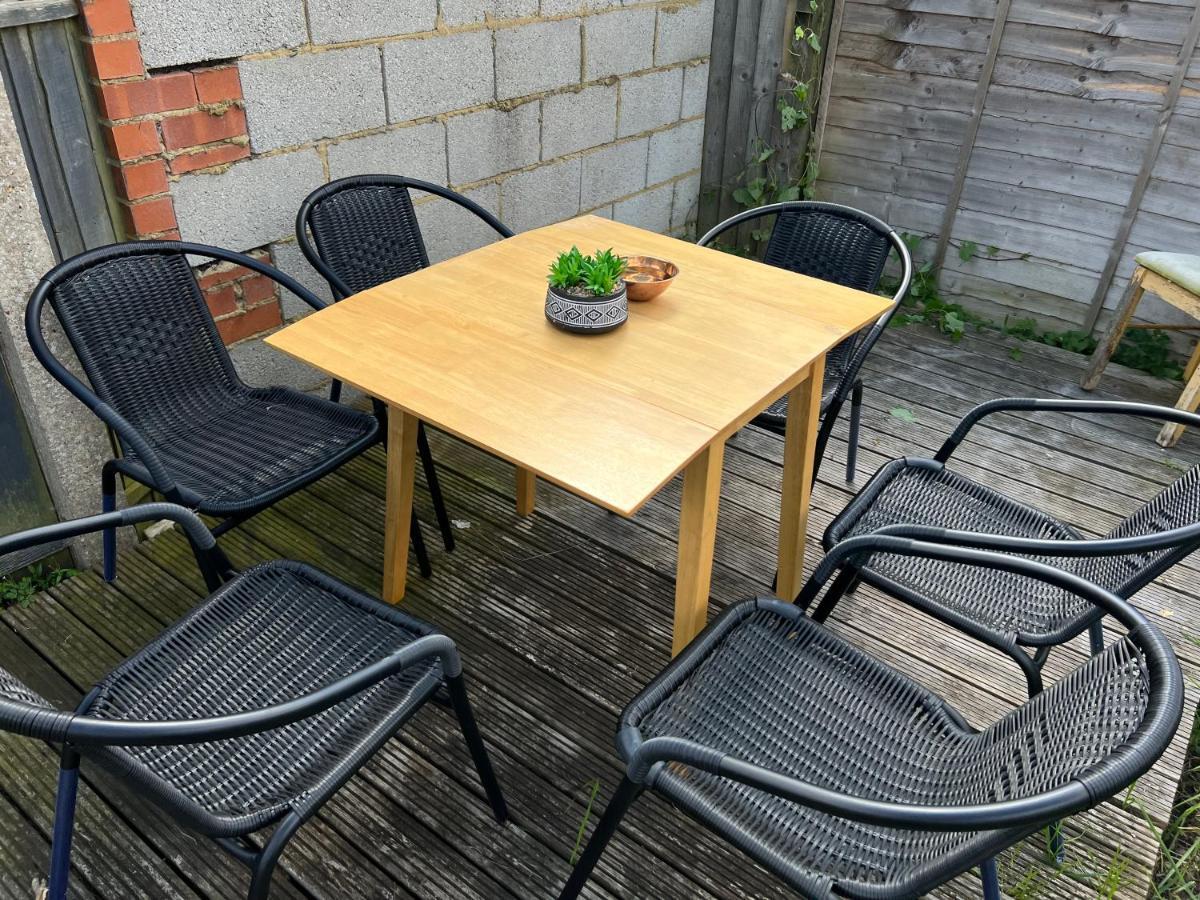 4 Bedroom Terrace House Wellingborough Bagian luar foto