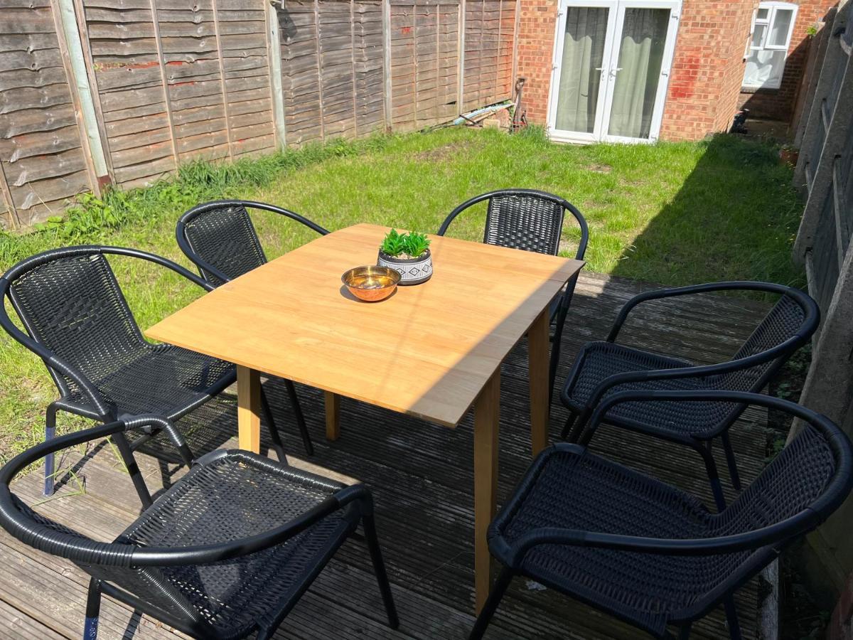 4 Bedroom Terrace House Wellingborough Bagian luar foto